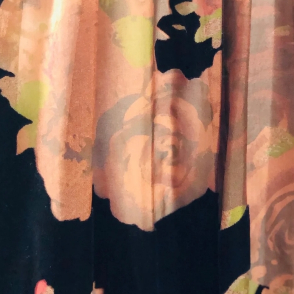 Velvet Erin Featherson Floral Formal Gown - Picture 4 of 4